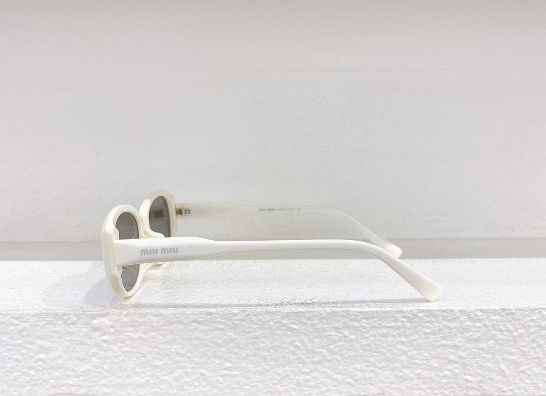 Schwarze, weiße und braune Sonnenbrille