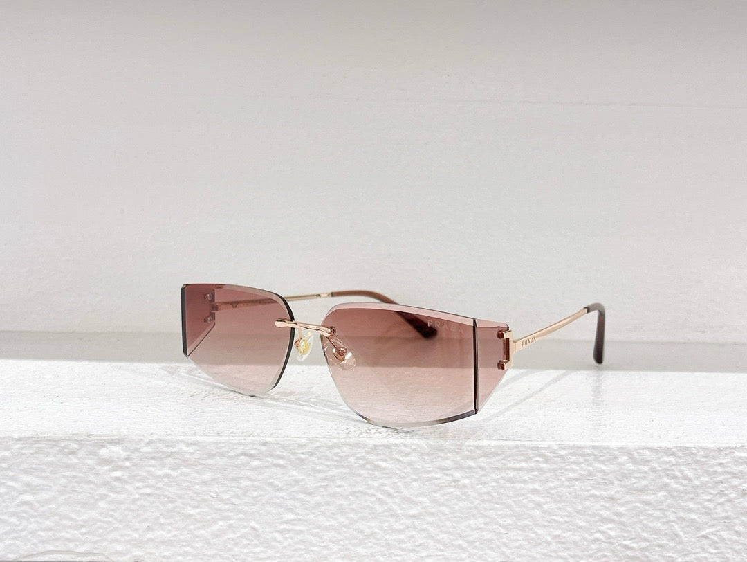 Rosa und schwarze Sonnenbrille