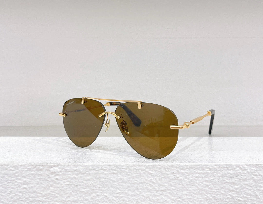 Blaue, braune, schwarze und rosa Sonnenbrille