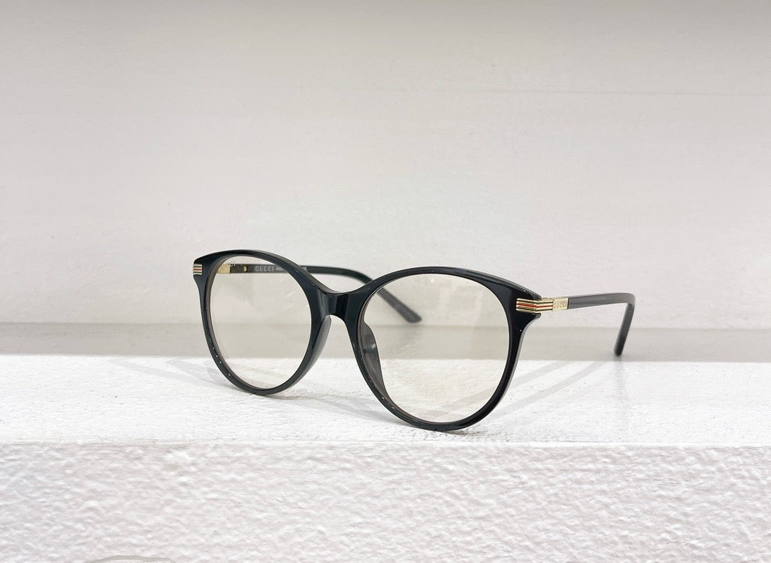Rote und schwarze Sonnenbrille