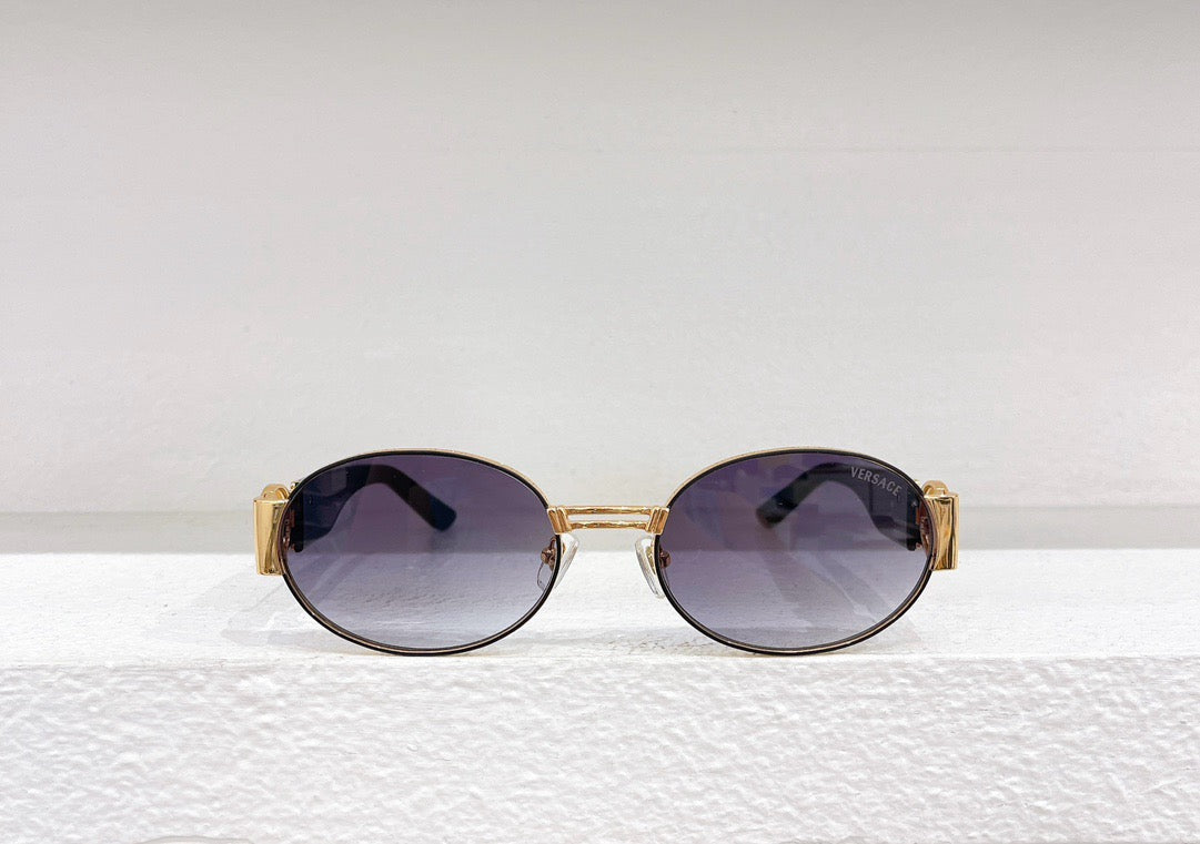 Blaue, braune und schwarze Sonnenbrille