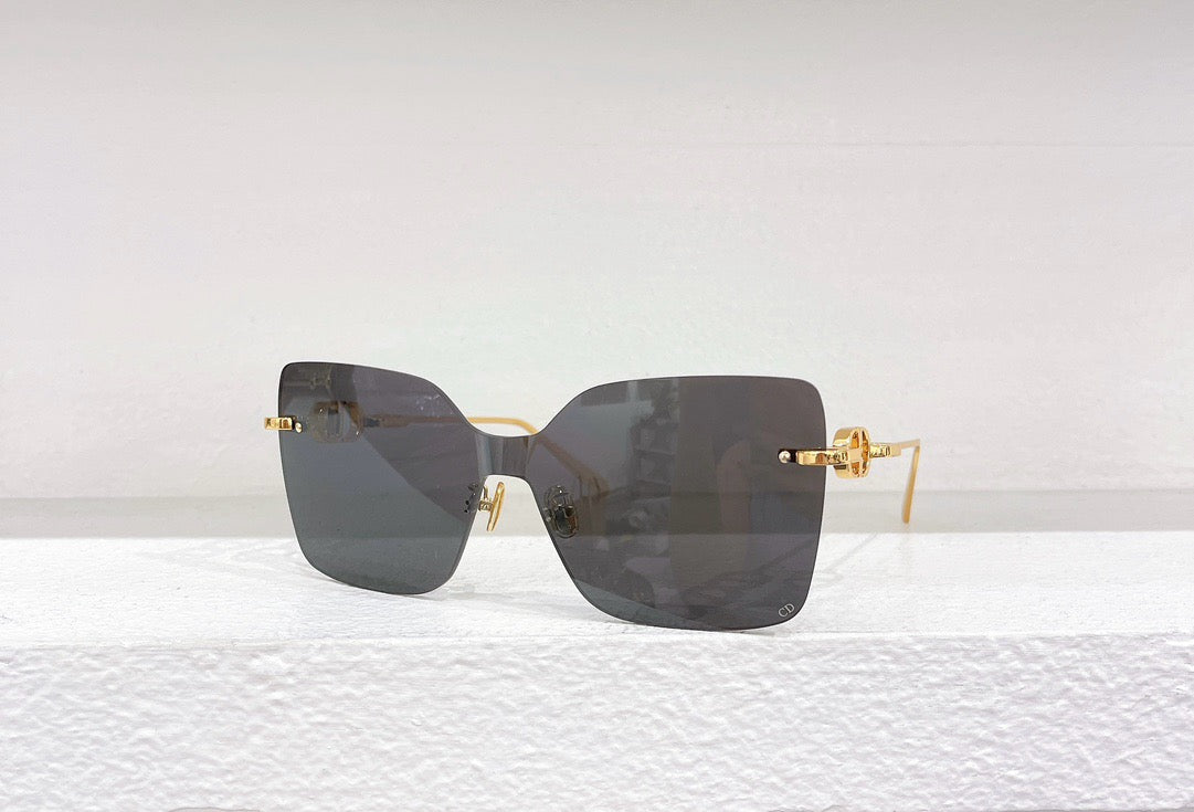 Blaue, braune, schwarze und rosa Sonnenbrille