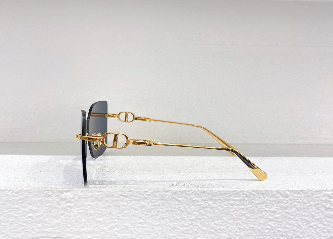 Blaue, braune, schwarze und rosa Sonnenbrille