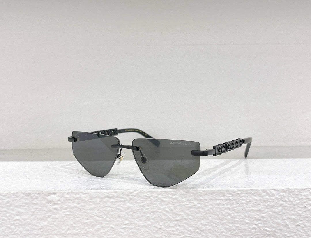 Schwarze, rosa und braune Sonnenbrille