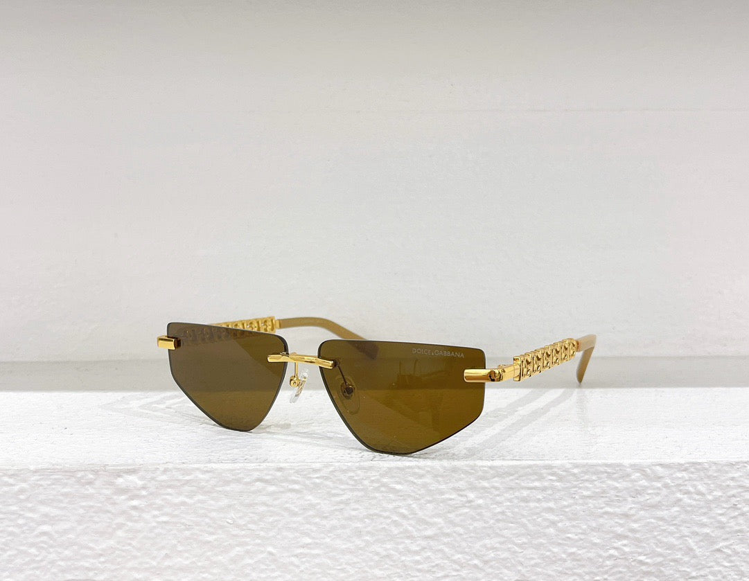 Schwarze, rosa und braune Sonnenbrille