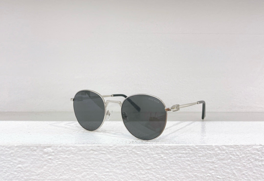 Schwarze und braune Sonnenbrille