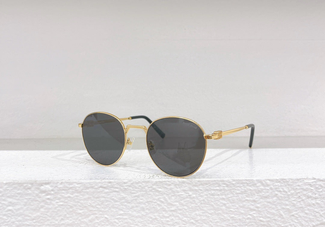 Schwarze und braune Sonnenbrille