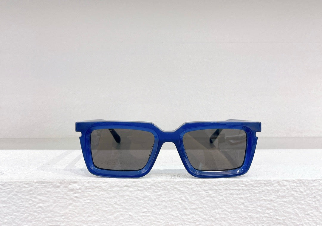 Blaue, weiße, orange und schwarze Sonnenbrille