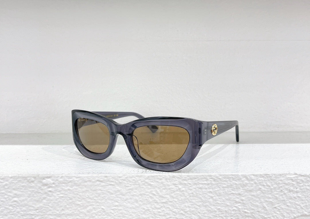 Sonnenbrille in Braun, Schwarz, Blau und Gold