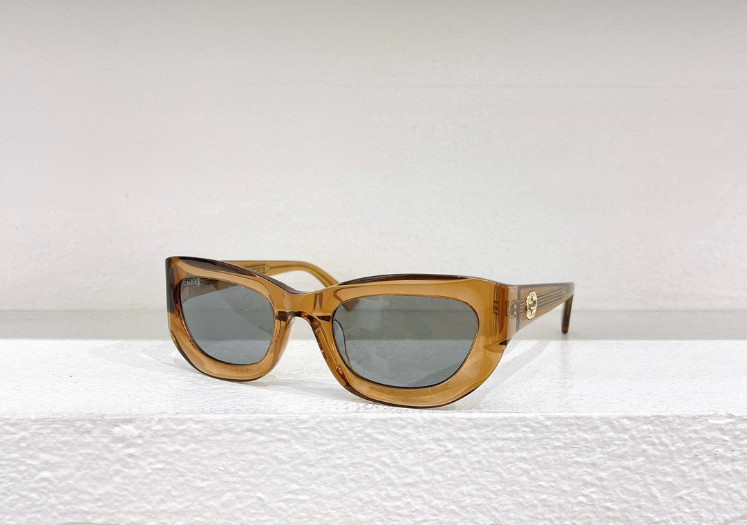 Sonnenbrille in Braun, Schwarz, Blau und Gold