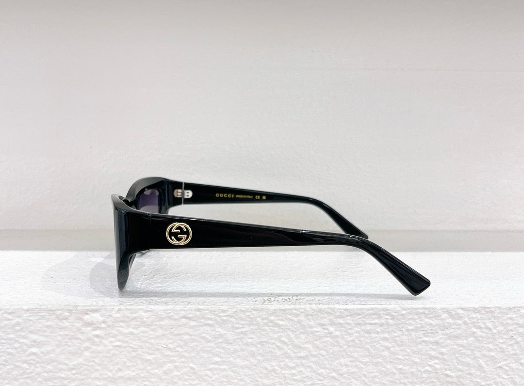 Sonnenbrille in Braun, Schwarz, Blau und Gold