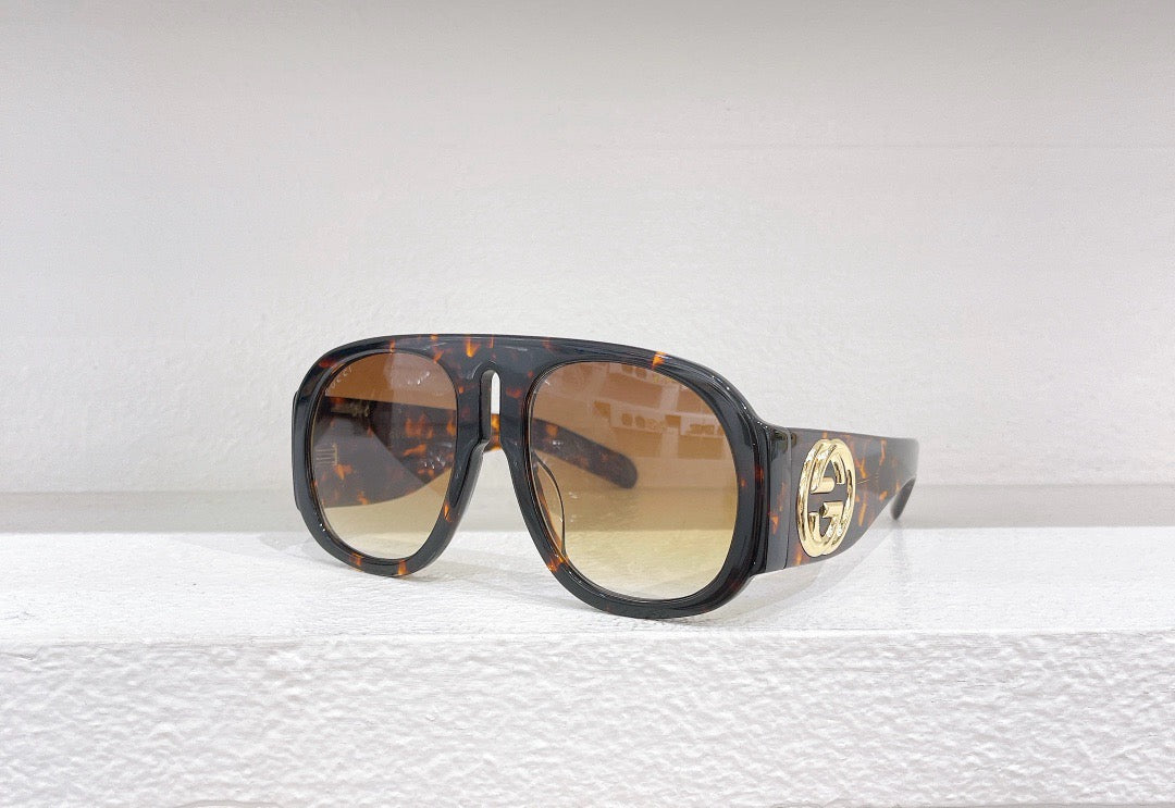 Braune, schwarze und blaue Sonnenbrille