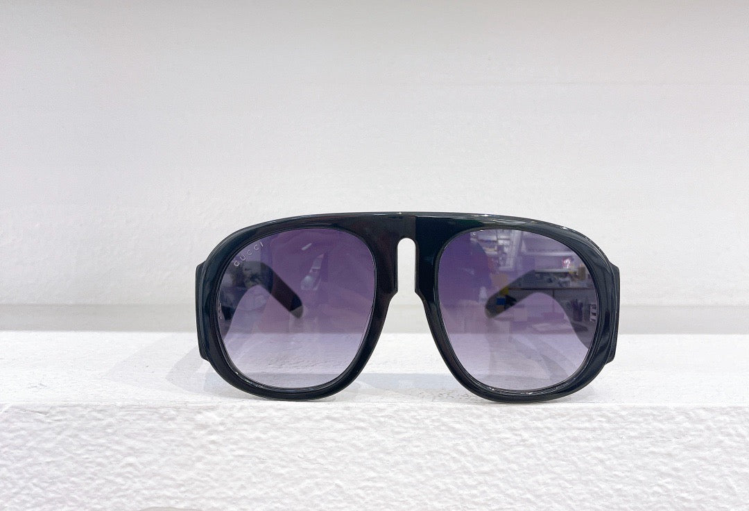 Braune, schwarze und blaue Sonnenbrille