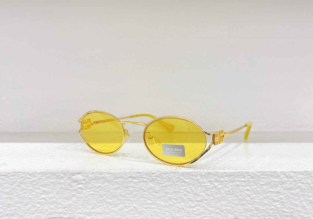 Gelbe, rosa und braune Sonnenbrille