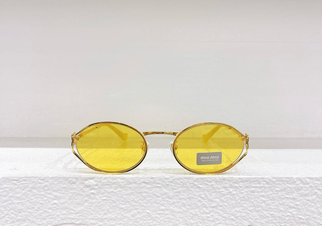 Gelbe, rosa und braune Sonnenbrille