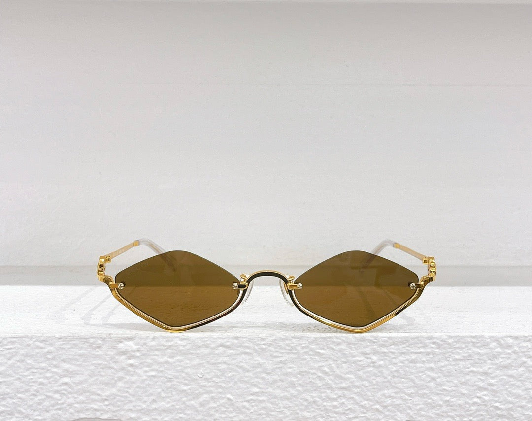 Gafas de sol negras, rosas y marrones