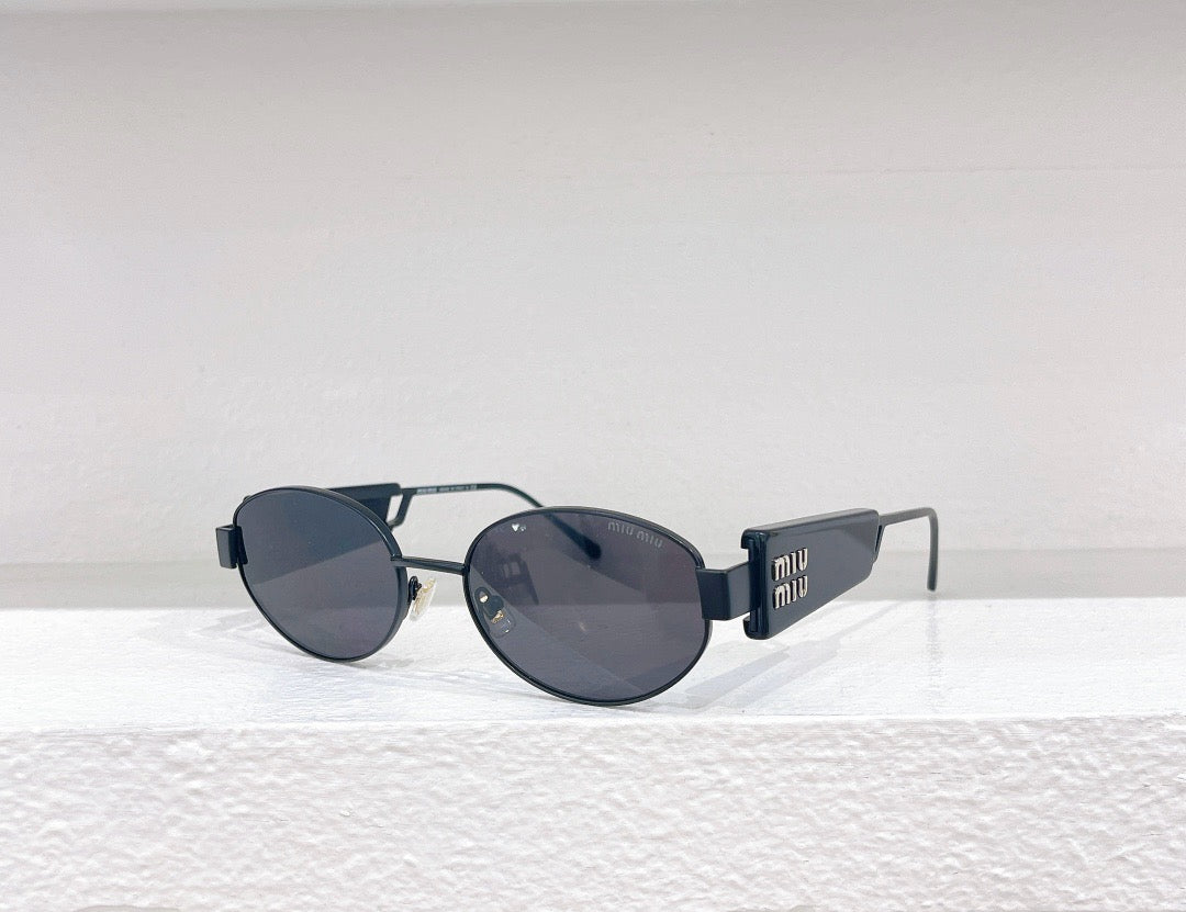 Schwarze, braune und blaue Sonnenbrille