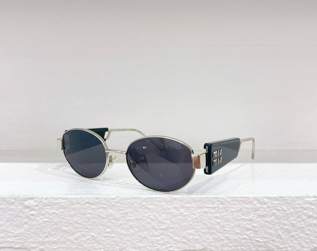 Schwarze, braune und blaue Sonnenbrille