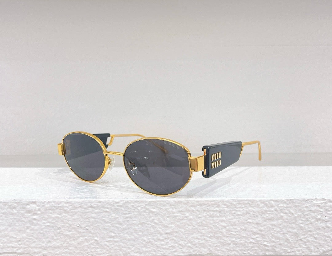 Schwarze, braune und blaue Sonnenbrille