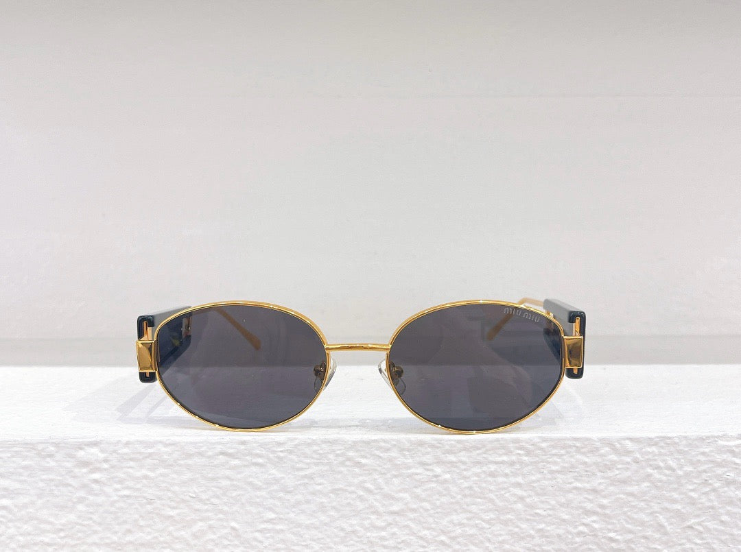 Schwarze, braune und blaue Sonnenbrille