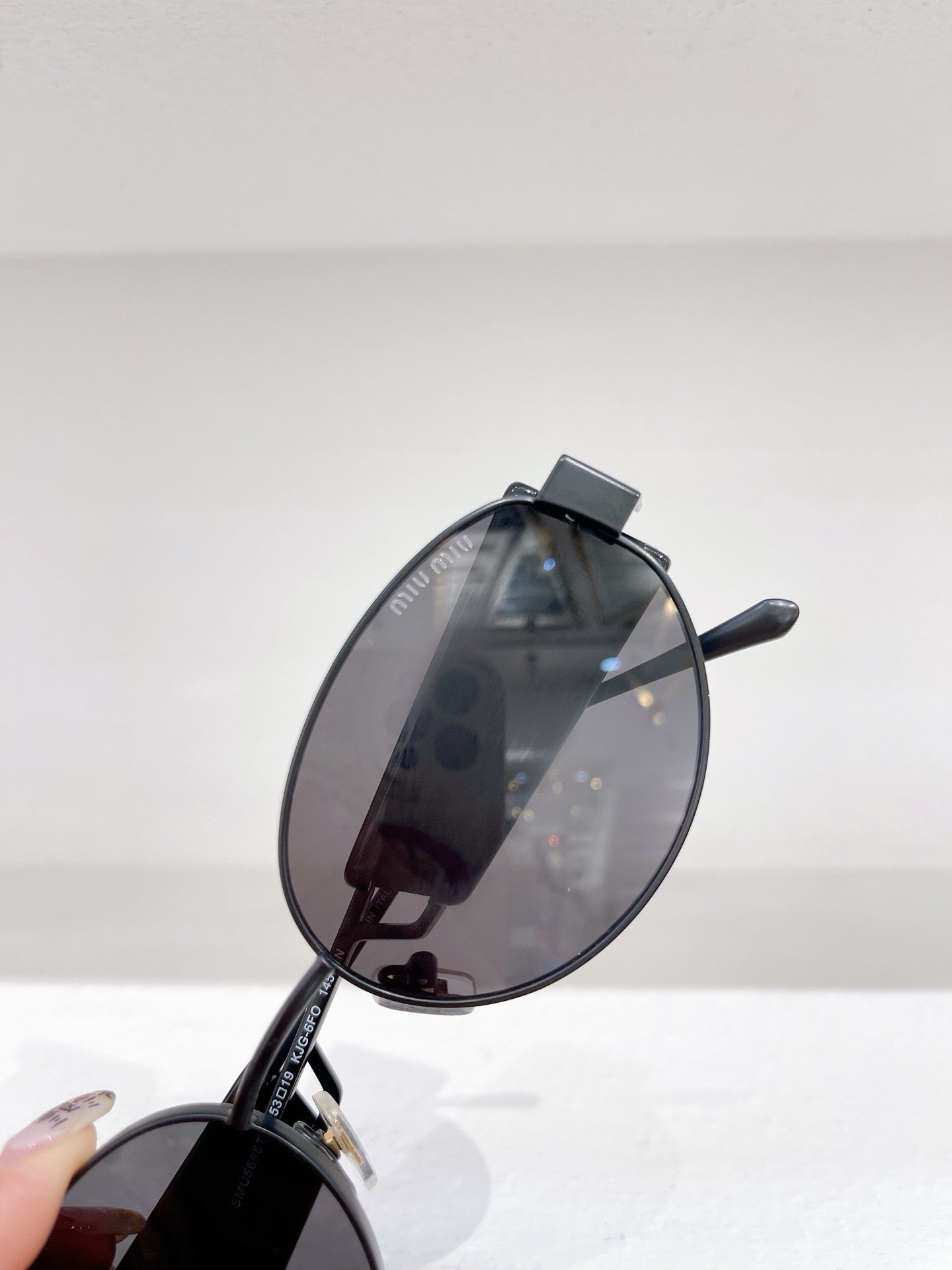 Schwarze, braune und blaue Sonnenbrille