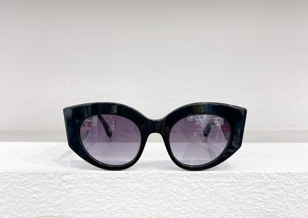 Schwarze und braune Sonnenbrille