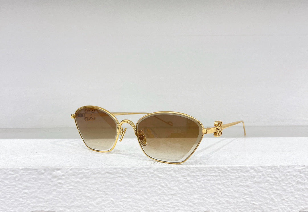 Braune, gelbe, rosa und schwarze Sonnenbrille