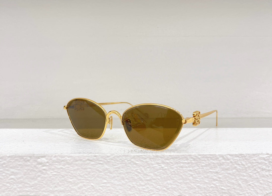 Braune, gelbe, rosa und schwarze Sonnenbrille