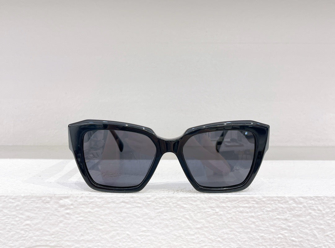Mehrfarbige Sonnenbrille