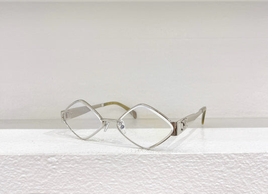 Gafas de sol negras, blancas, rosas y marrones