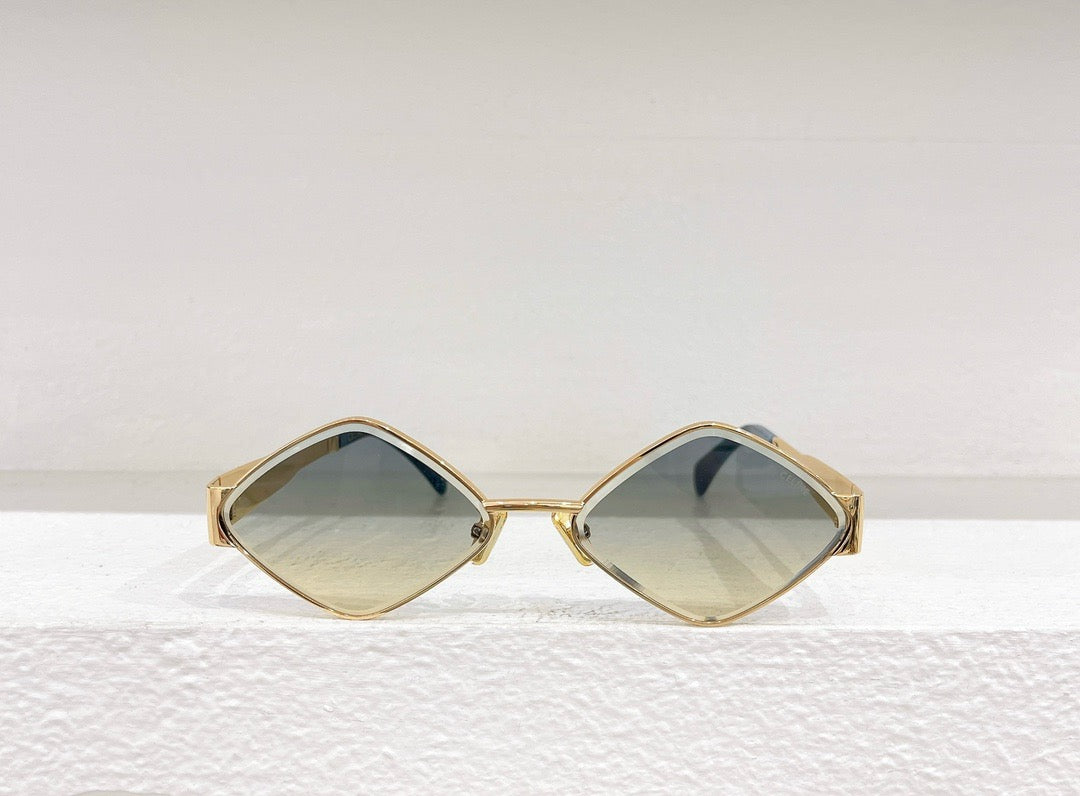 Schwarze, weiße, rosa und braune Sonnenbrille