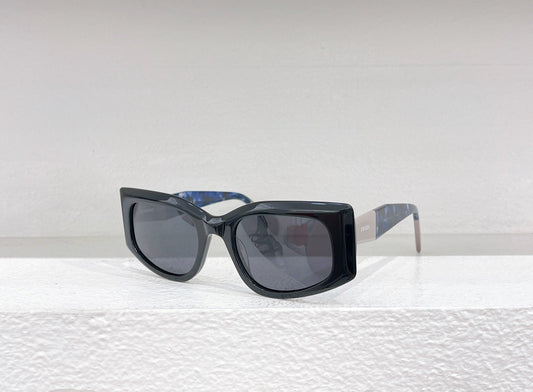 نظارة شمسية باللون الأسود والأحمر والأبيض