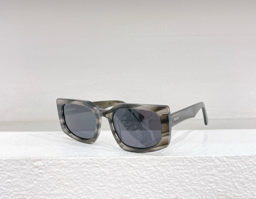 Schwarze, blaue, braune und graue Sonnenbrille