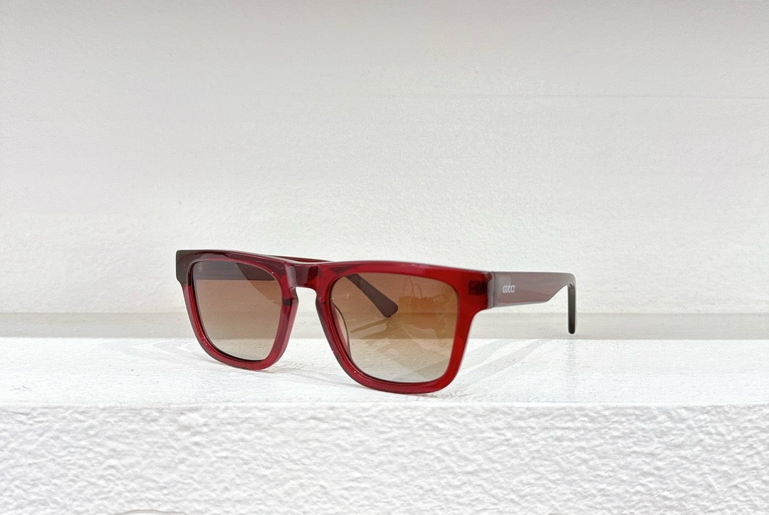 Schwarze, blaue, braune und rote Sonnenbrille