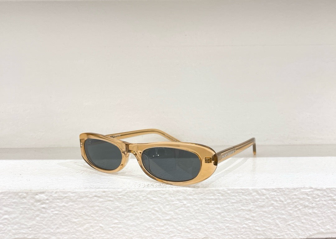 Schwarze, braune und weiße Sonnenbrille