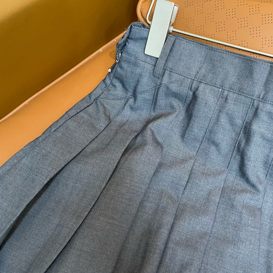 Graue Shorts