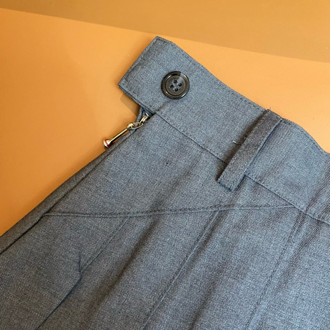 Graue Shorts