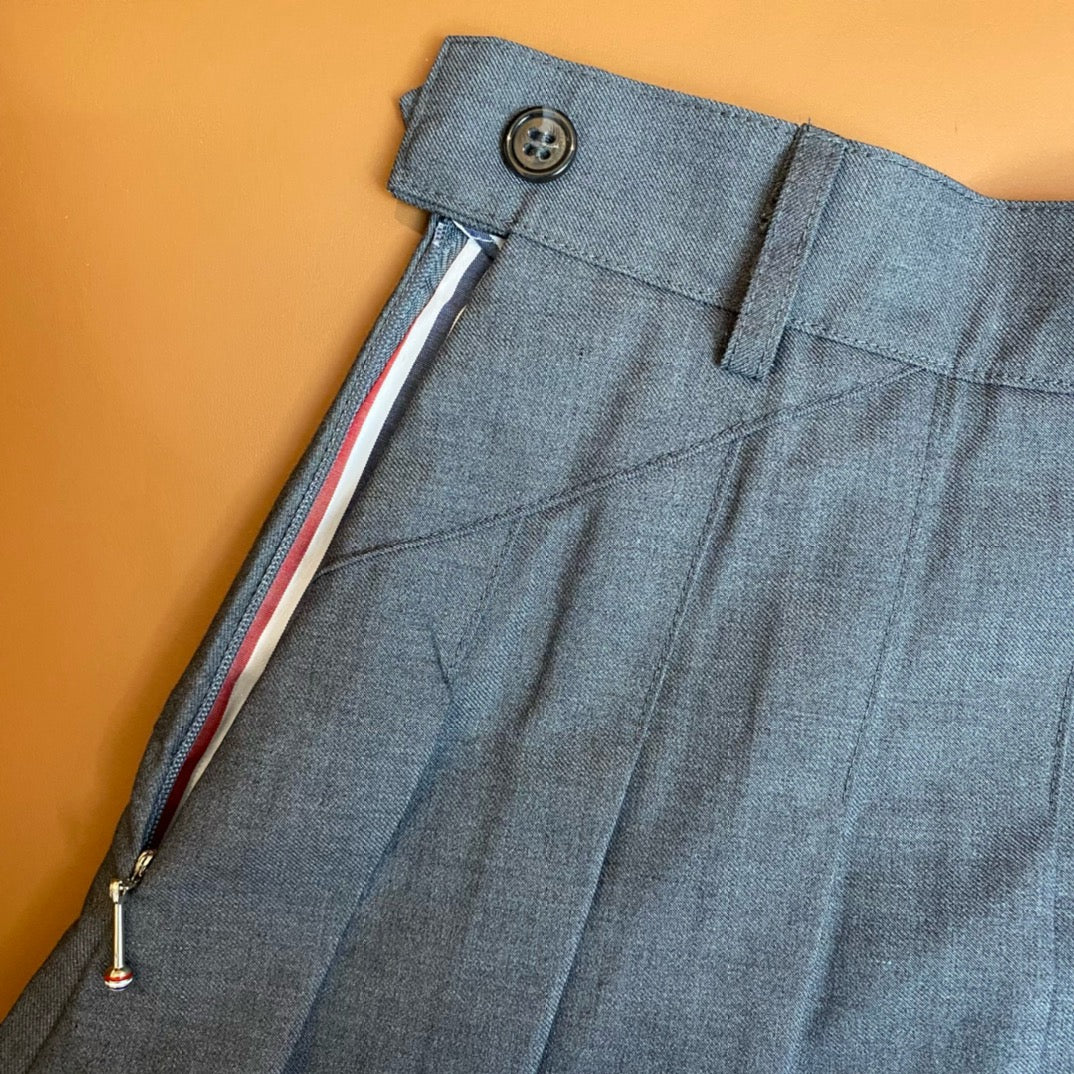 Graue Shorts