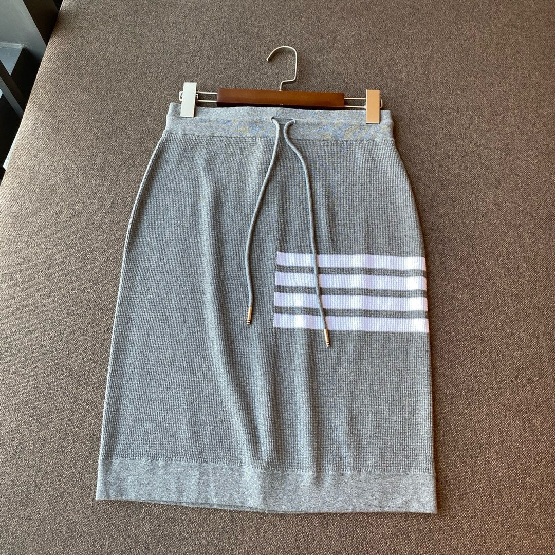 Graue und blaue Shorts