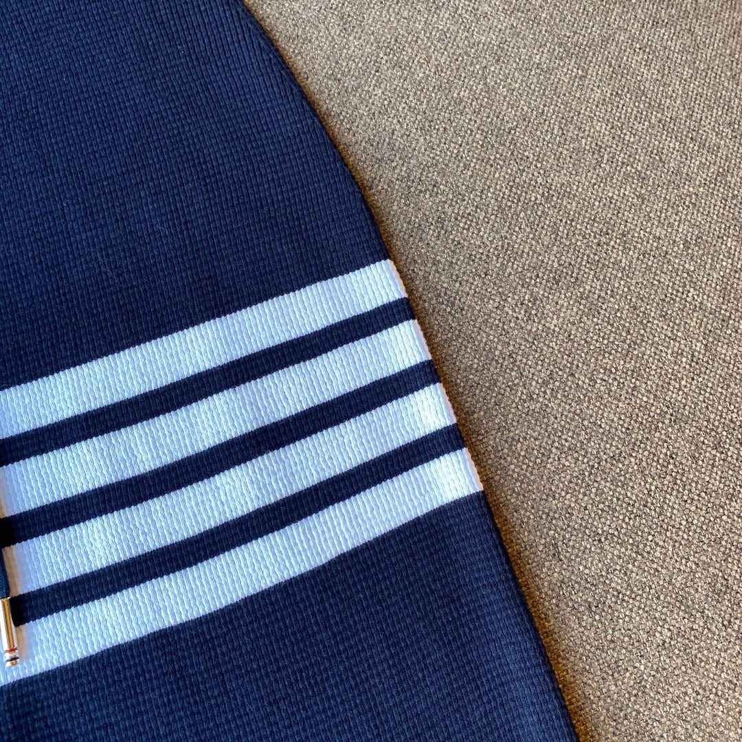 شورت رمادي وأزرق