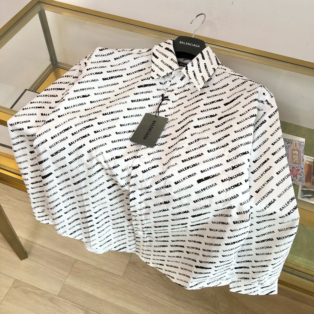 قميص أبيض وأسود