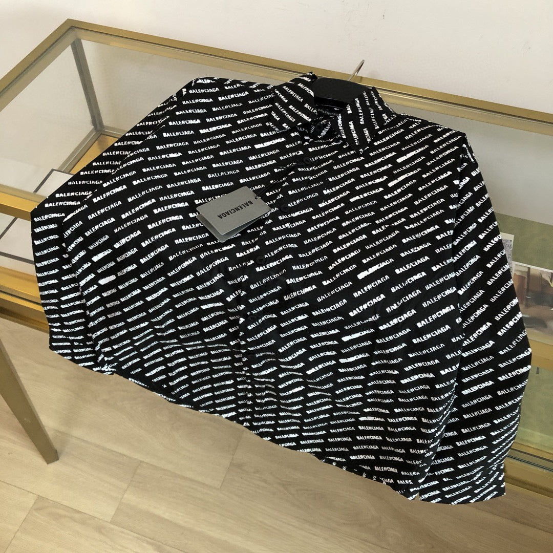 قميص أبيض وأسود