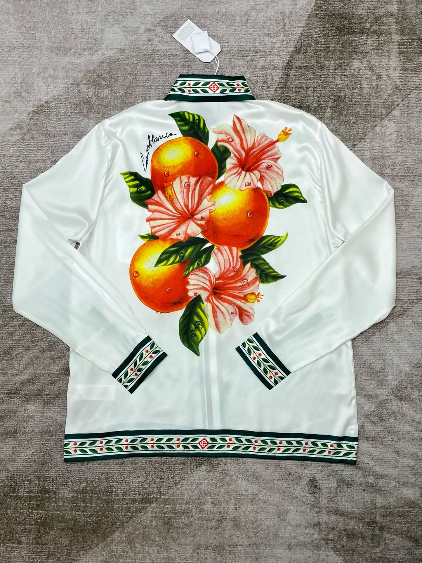 قميص متعدد الألوان