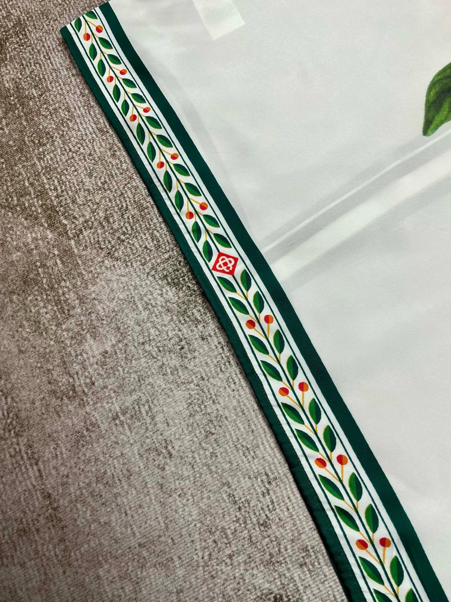 قميص متعدد الألوان