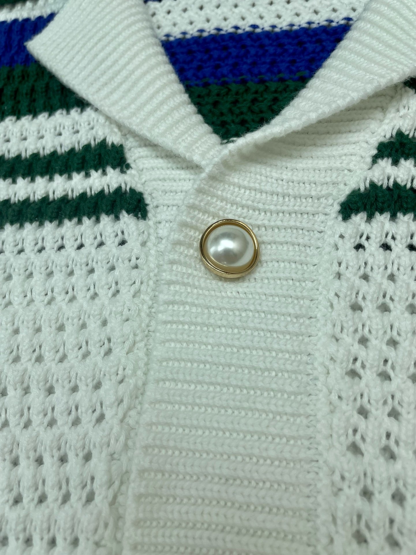 قميص متعدد الألوان