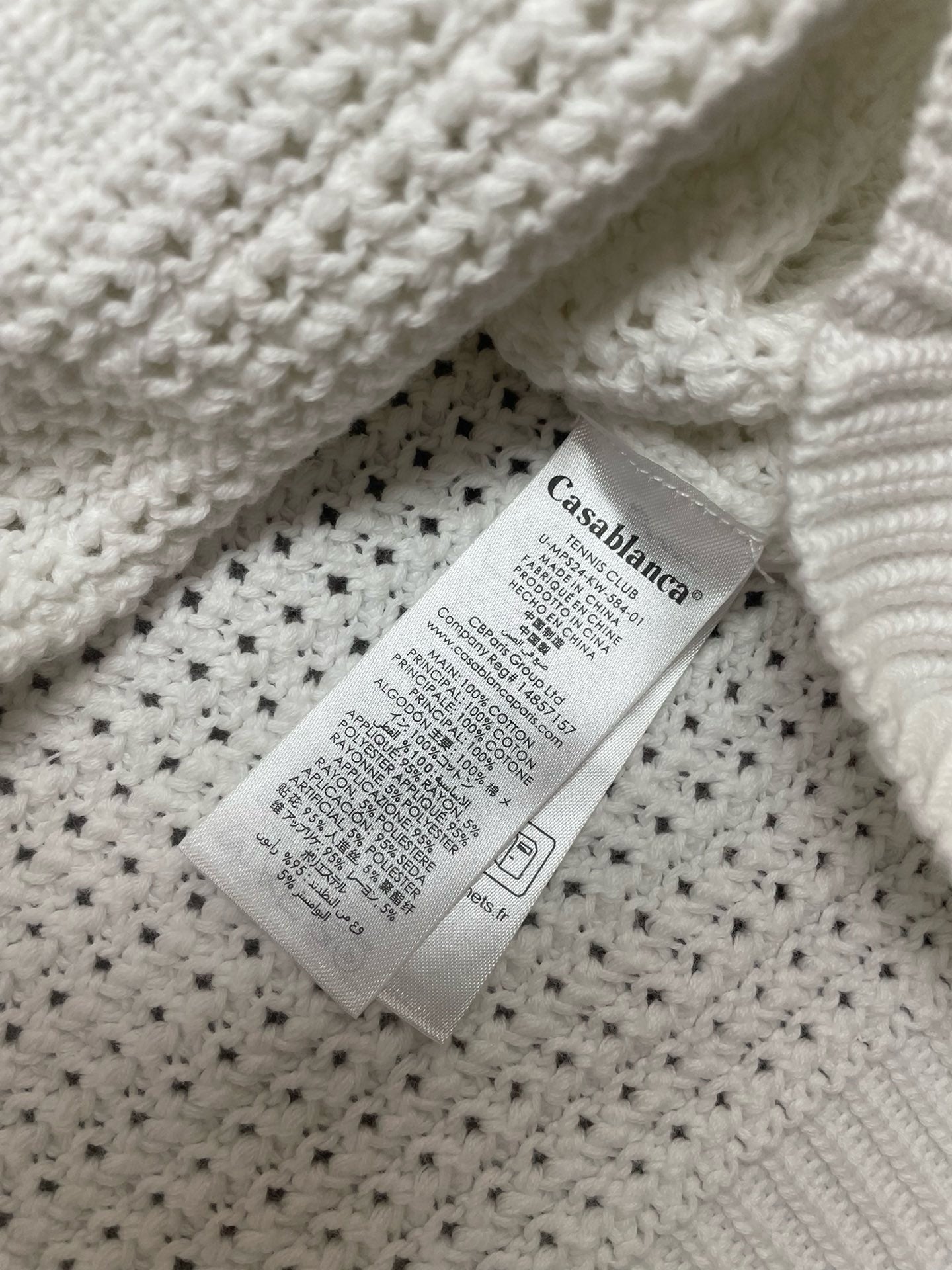 قميص متعدد الألوان