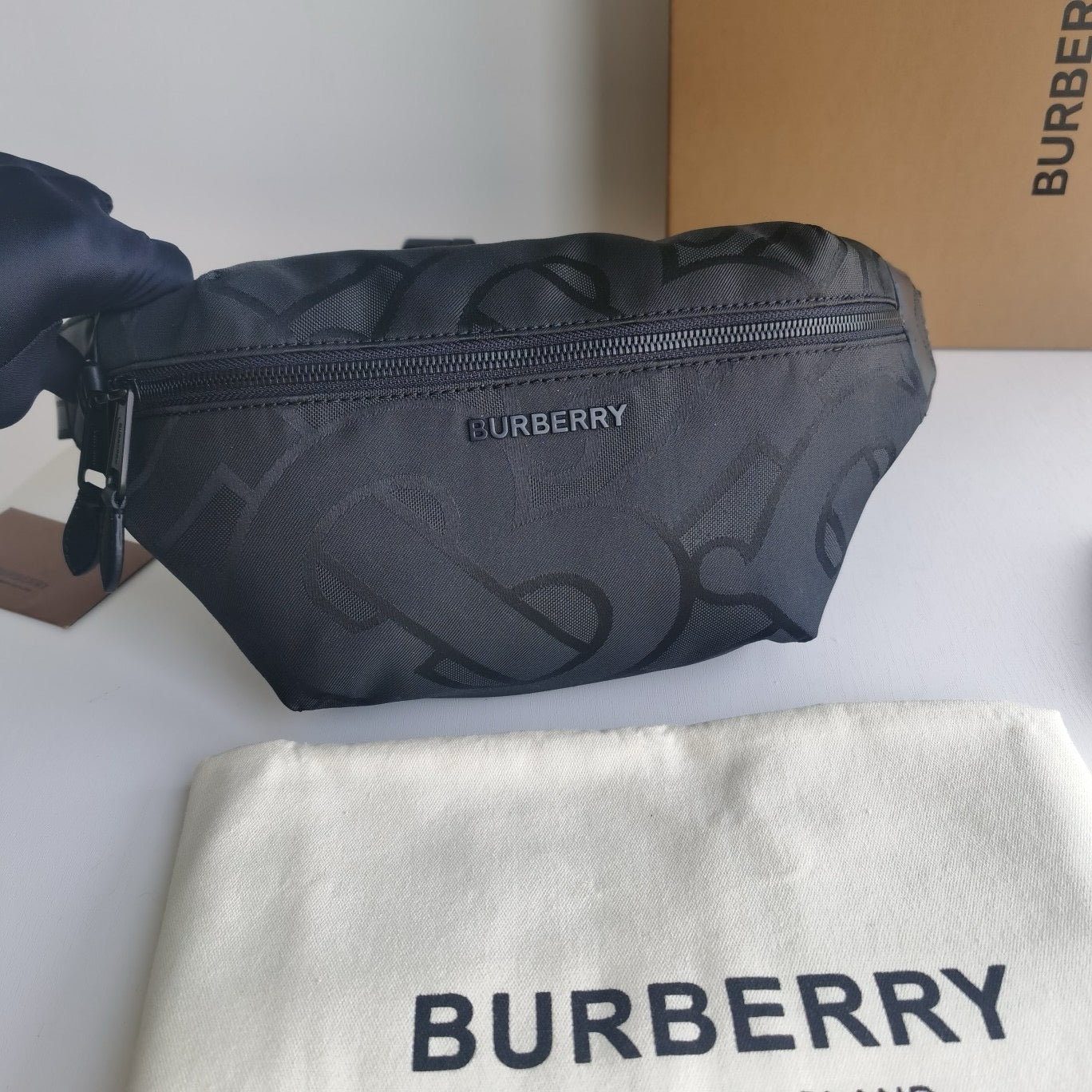 Blaue und schwarze Tasche