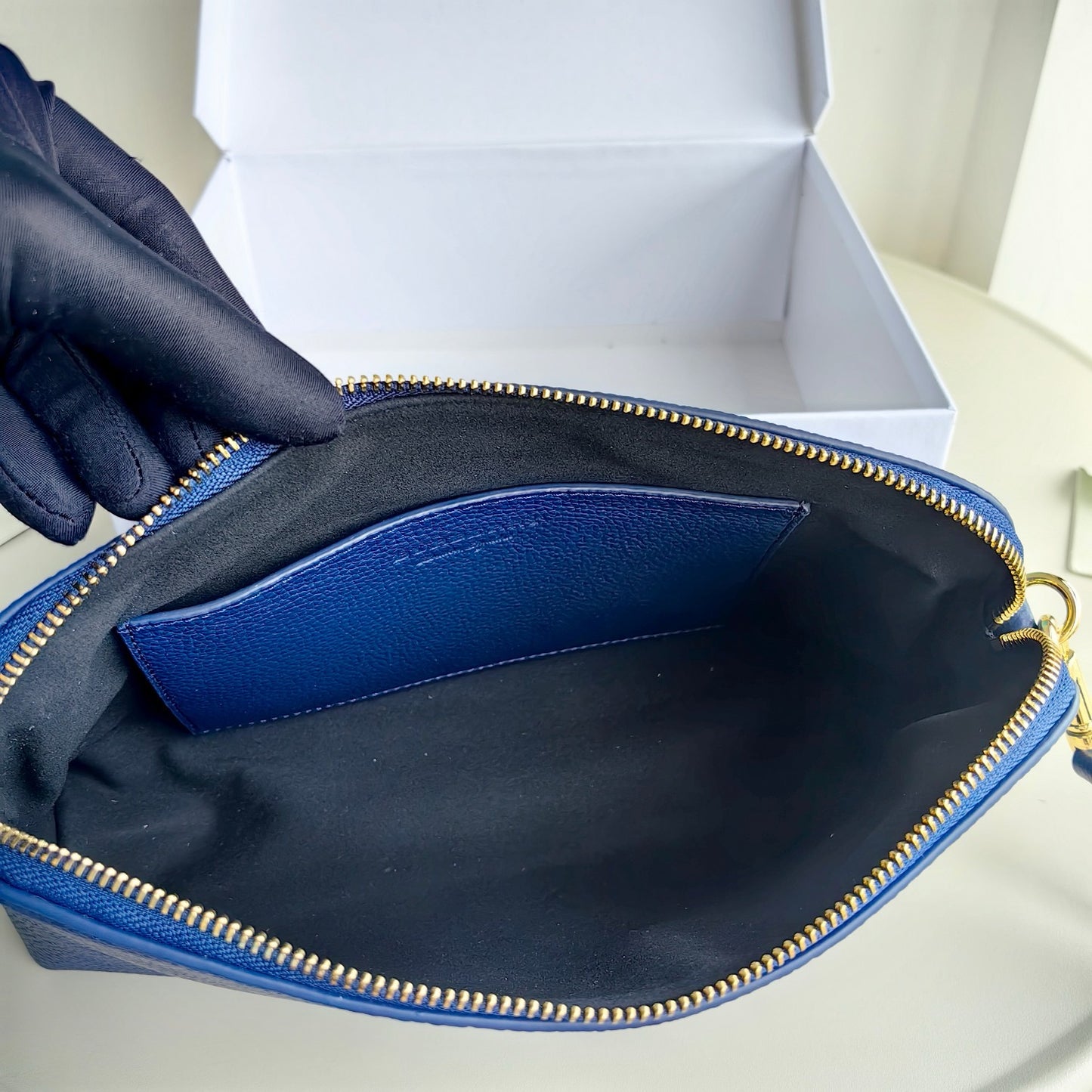 Bolso color caqui, azul y negro