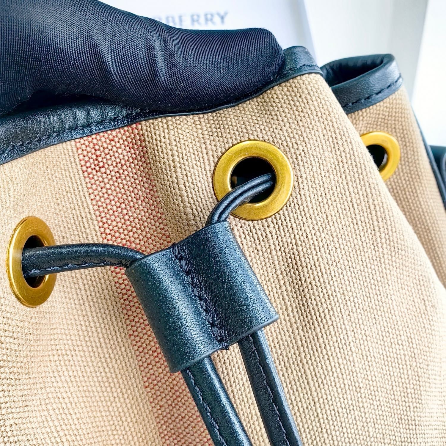 Mehrfarbige Tasche