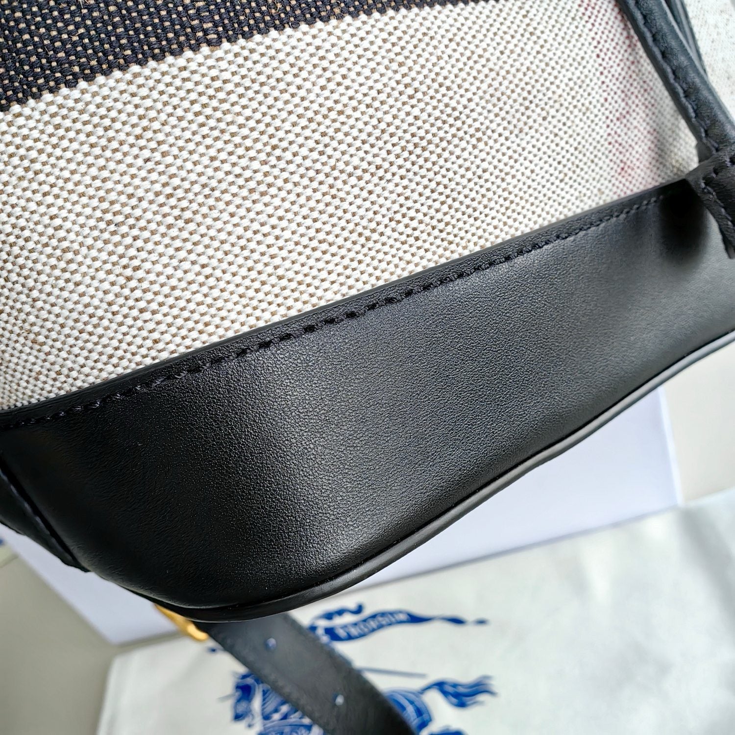 Mehrfarbige Tasche